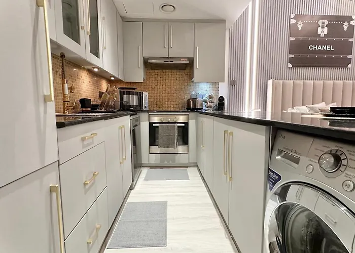 Luxury Large Studio In The Heart Of Dubai Close To Dubai Mall And Burj Khalifa