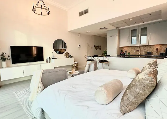 Luxury Large Studio In The Heart Of Dubai Close To Dubai Mall And Burj Khalifa